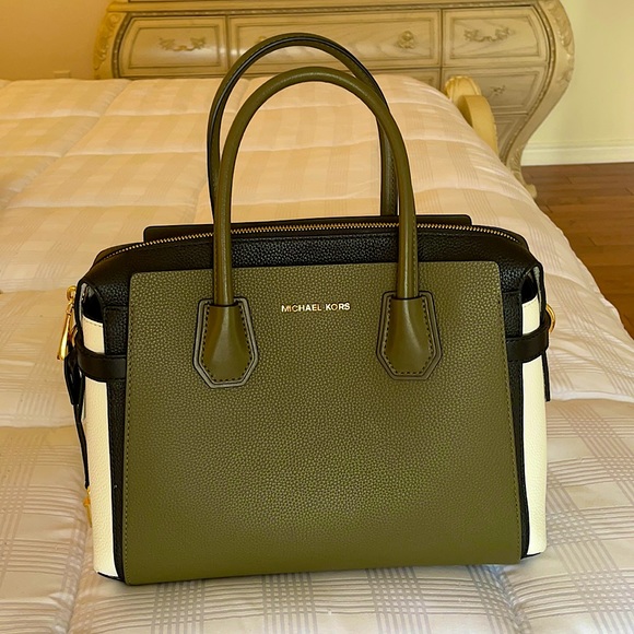Michael Kors Handbags - Forest green Michael Kors purse!!